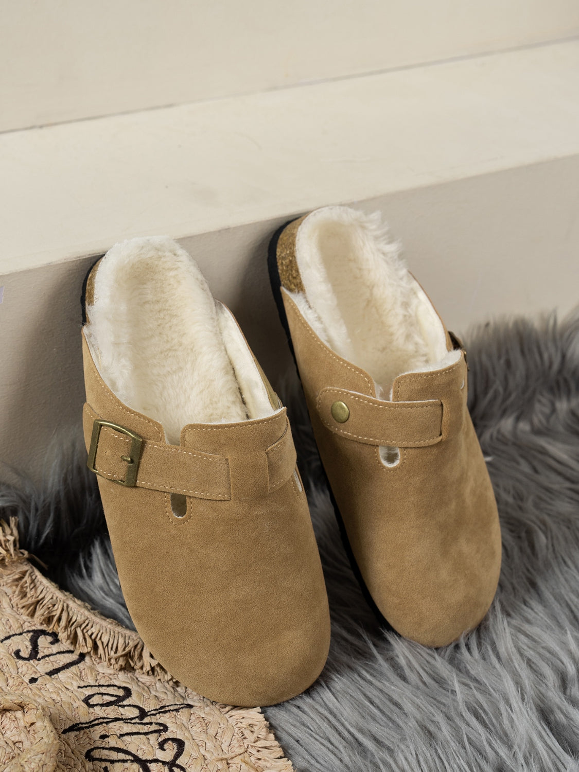 Suede Round Toe Slippers