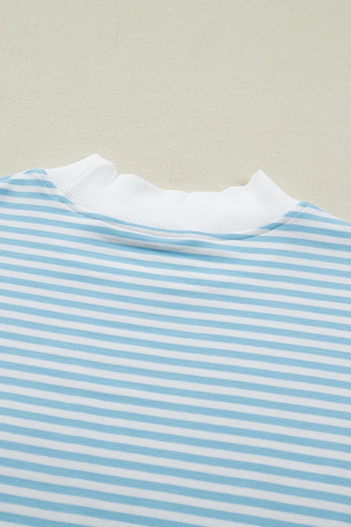 Green Stripe Cuffed Sleeve Contrast Mock Neck Tee Casual 2pcs Short Set